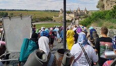 Cross procession from Kamianets-Podilskyi sets out to Pochaiv Lavra