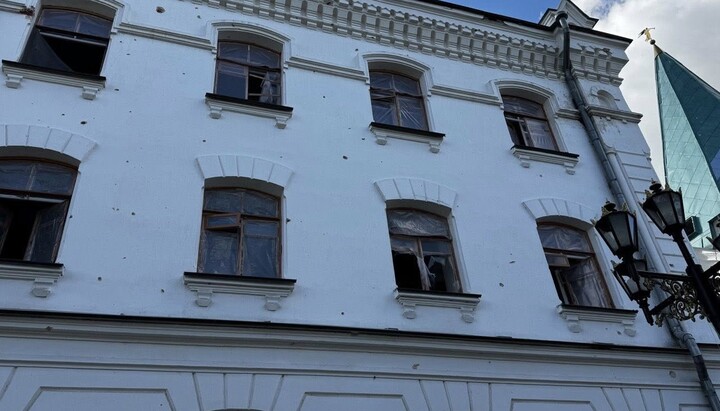 У Святогірській лаврі вибито майже всі вікна в результаті обстрілу 15 серпня 2025 р. Фото: Тернопільська єпархія