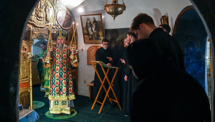 Сергей Петрович Думенко (слева) в Дальних пещерах Лавры. Фото: ПЦУ