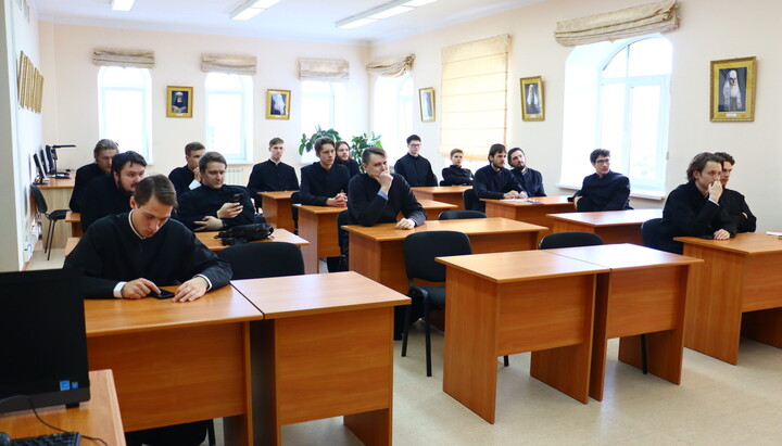 Занятие în seminarul teologic. Фото: dvseminary