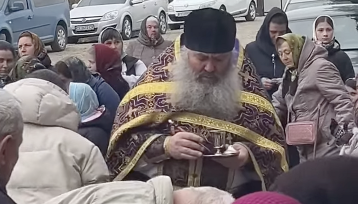 Протоиерей Николай Губка после того, как в ПЦУ отобрали его храм в Малятинцах. Фото: СПЖ