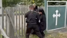 <p>В Потеевке «Erzbischof» der PЦУ leitete persönlich die Übernahme der Kirche der UПЦ</p>