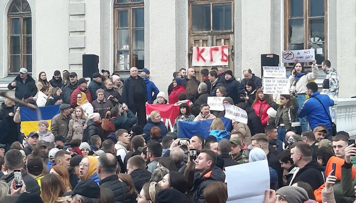 Захват кафедрального собора УПЦ в Хмельницком. Фото: «Громадське»