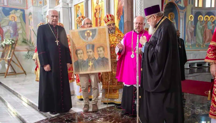 Митрополит Савва с иконой новомучеников. Фото: официальная страница Польской Православной Церкви