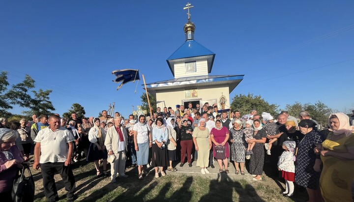Віруючі УПЦ біля каплиці в с. Кошаро-Олександрівка. Фото: Кіровоградської єпархії