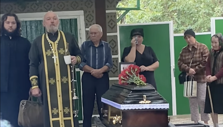 Провокатор з ПЦУ в Новоселівці. Фото: Фейсбук Анжела Сирбу