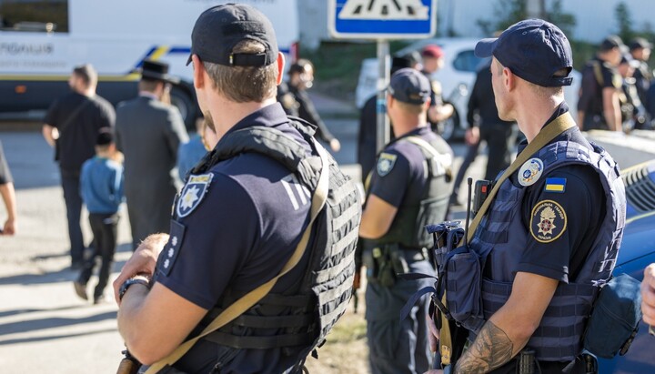 Echipajele de poliție patrulează străzile Umani în timpul Anului Nou evreiesc. Foto: Națpolitsii
