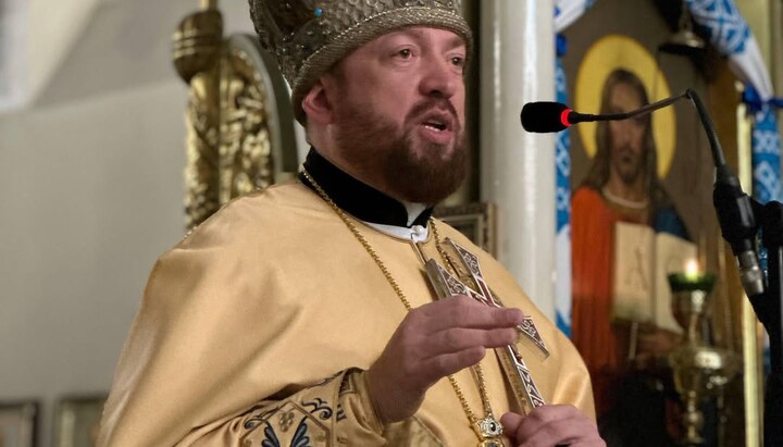 «Архимандрит» Иоанно-Златоустовского монастыря ПЦУ во Львове Киприан Лозинский в митре святого РПЦ Иоанна Кронштадского. Фото: Facebook