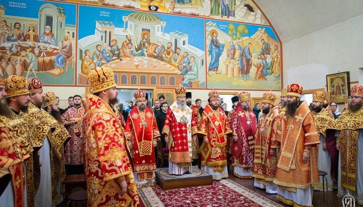 Блаженнейший Митрополит Онуфрий совершил Литургию в день апостола Иоанна Богослова в КДАиС. Фото: uoc-news.church