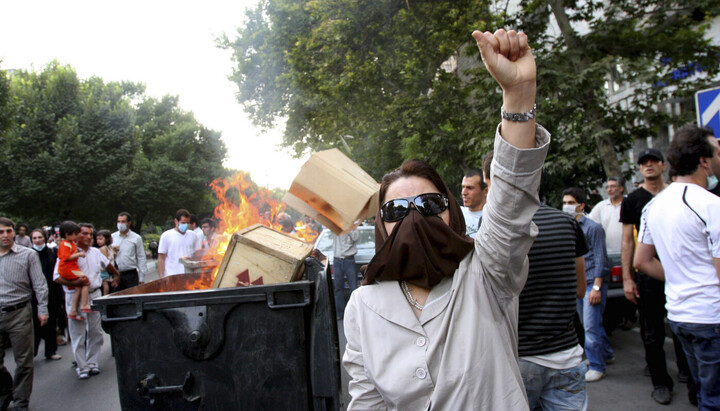 Уличные протесты в Тегеране в 2009 году. Фото: Reuters
