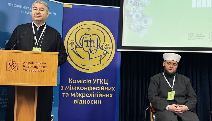 Participanții la forumul „Religiile în condiții de război: valori comune și cooperare”. Foto: Ugcc