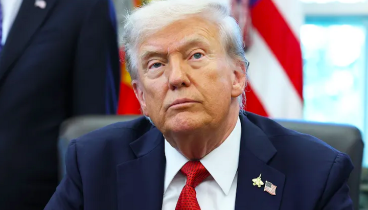 Трамп выступает в Овальном кабинете Белого дома 6 октября. Фото:Анна Манимейкер/Getty