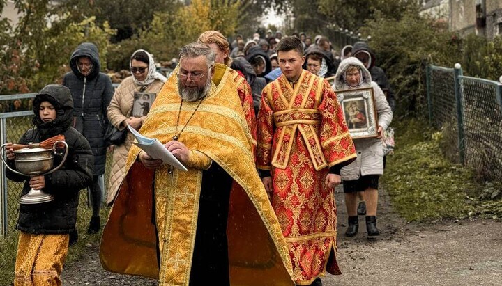 Хресний хід Хрестовоздвиженської парафії УПЦ села Котов. Фото: Рівненська єпархія