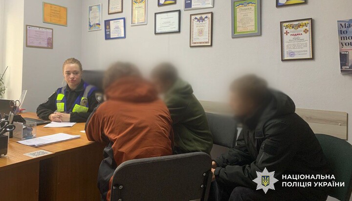 Подростки, причастные к нападению у синагоги в Оболонском районе Киева. Фото: Полиция Украины