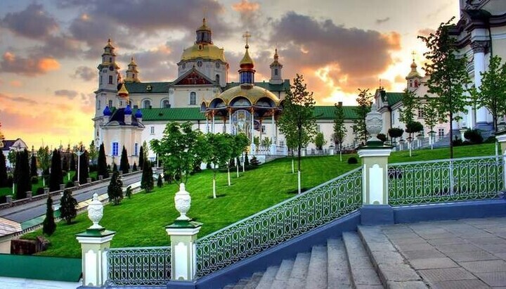 Свято-Успенская Почаевская лавра на закате, Тернопольская область. Фото: zaxid.net