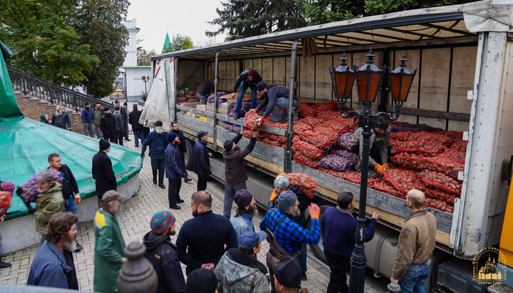 Из Черновицкой епархии на Донбасс доставили 27 тонн гуманитарной помощи