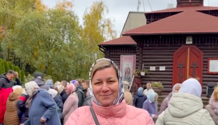 Прихожане Пантелеимоновского храма УПЦ в Вышгороде. Фото: скриншот из видео