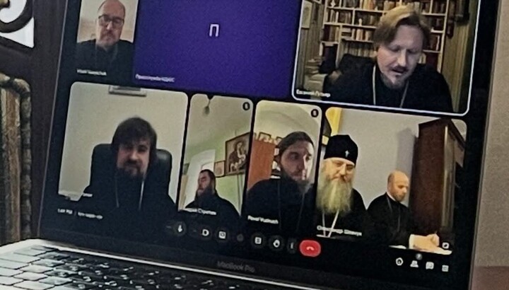 К семинару УПЦ по каноническому праву некоторые участники подключились онлайн. Фото: Нежинская епархия