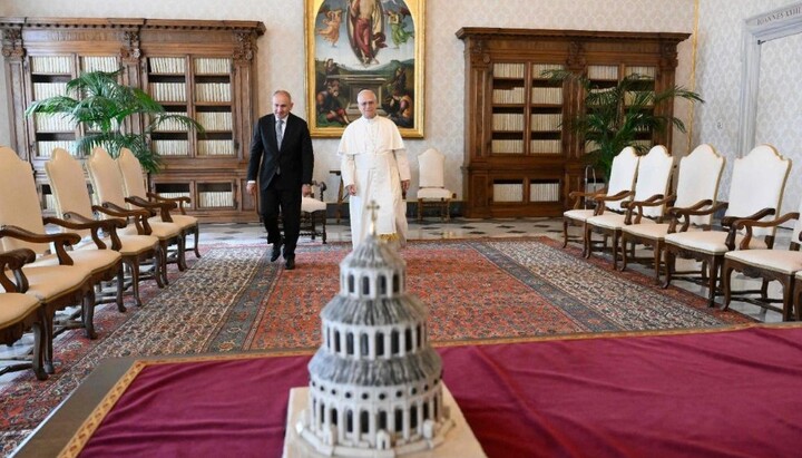 Папа римський Лев і прем'єр-міністр Вірменії Нікола Пашинян. Фото: Vatican Media