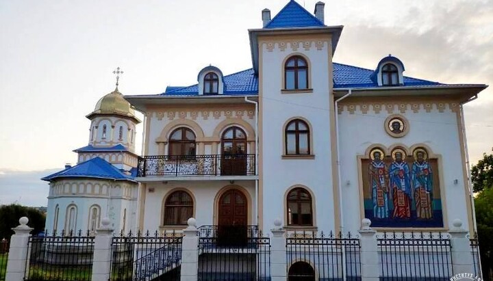 Учебный корпус Черновицкого православного богословского института, где открылась Школа евангельской науки и благочестия Украинской Православной Церкви. Фото: Facebook