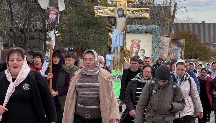 Procesiune religioasă în Kolenkovtsy. Foto: СПЖ