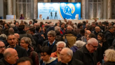 Στην Ιταλία, η συνέλευση της ΡΚΕ κάλεσε τους επισκόπους να αναγνωρίσουν την ΛΟΑΤΚΙ κοινότητα και τη διακονία των γυναικών.