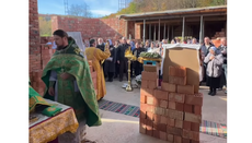 Στη Χερβόνα Ντιμπρόβα τελέστηκε λειτουργία στον ναό, που κατασκευάζεται στη θέση του καταληφθέντος.