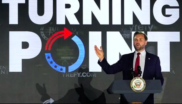 Вице-президент Дж. Д. Вэнс выступает во время экскурсии по кампусу «Это поворотный момент» в Университете Миссисипи в Оксфорде, штат Миссисипи, в среду, 29 октября 2025 г. Фото: AP Photo / Gerald Herbert