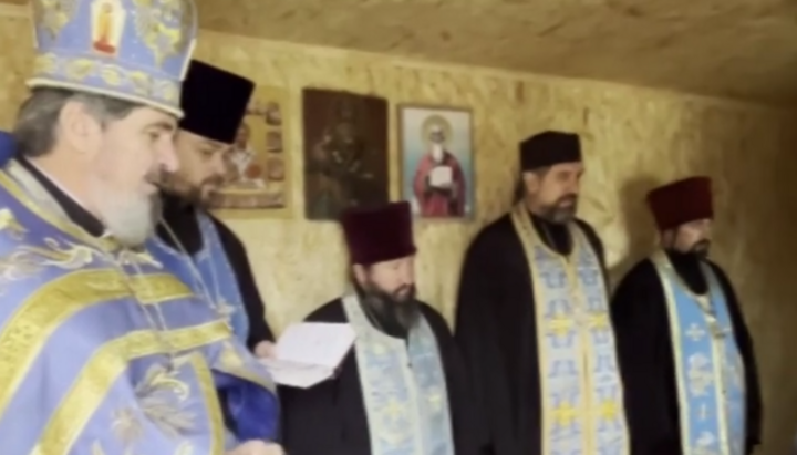 Молитва на приходе УПЦ Рождества Богородицы в селе Новоселки. Фото: Дозор