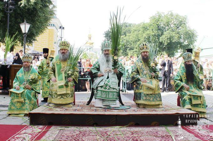 У день Святої Трійці Предстоятель УПЦ очолив святкове богослужіння у Києво-Печерській Лаврі