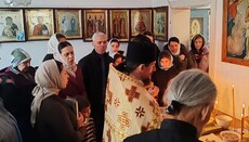 У Заставні гнаний прихід УПЦ збирається на молитву в домовому храмі