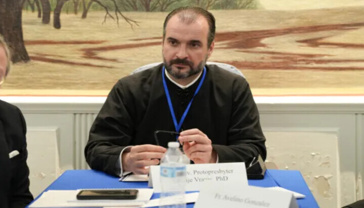 Σέρβος ιερέας επέκρινε τον βουλευτή για συκοφαντία κατά των Εκκλησιών