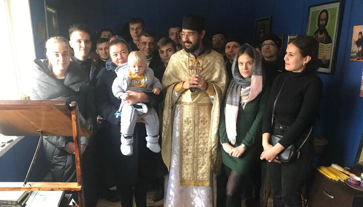 <p>Γιαροσλάβ Γιασενέτς με την κοινότητα. Φωτογραφία: Facebook Γιασενέτσα</p>