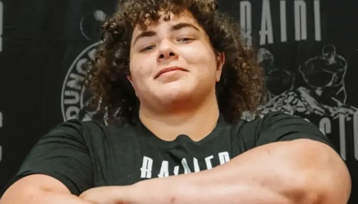 Джеймса Букера дисквалифицировали с женских соревнований по Стронгмену. Фото: Инстаграм Букера