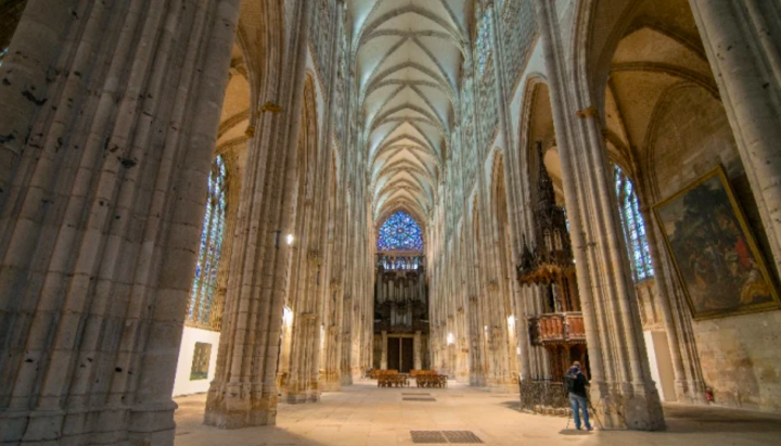 Неф аббатства Сен-Уэн в Руане, Нормандия, Франция. | Jorge Láscar через Wikimedia (CC BY 2.0).