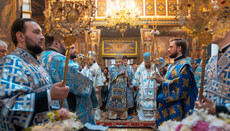 Στην Εισαγωγή, ο Μακαριώτατος τέλεσε τη Λειτουργία στον κεντρικό ναό στη Ντεμέεβκα.