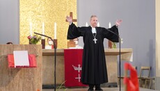 Η Ευαγγελική Εκκλησία της Γερμανίας παρέχει 100 χιλιάδες ευρώ στους μετανάστες για αγωγές σχετικά με την άδεια παραμονής.