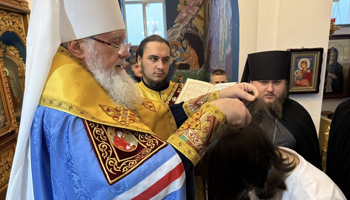 <p>Κουρά στο ανδρικό μοναστήρι του Ιωάννη του Θεολόγου στο χωριό Σέλτσο. Φωτογραφία: Επισκοπή Μουκάτσεβο</p>