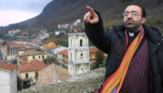 În Italia, un preot al BRC a propus să facă o iesle cu „fetița-Iisus”.