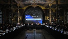 <p>Мінкульт провів у Трапезному храмі лаври зустріч з міжнародними партнерами</p>