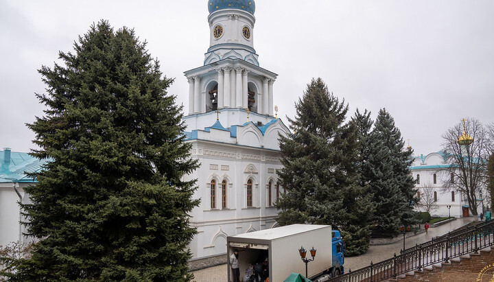 Στη Λαύρα Σβιατογκόρσκ παραδόθηκαν 10 τόνοι βοήθειας από το Συνοδικό Τμήμα της Ουκρανικής Ορθόδοξης Εκκλησίας (УПЦ)