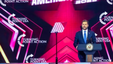 Вэнс: В Америке больше не нужно извиняться за белую принадлежность