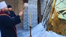 В Каменском иерарх УПЦ освятил крест и купол для строящегося храма