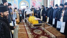 În Biserica Ortodoxă a Ucrainei (BOU) au mințit, de parcă preoții Bisericii Ortodoxe Ucrainene (BOU) au refuzat să oficieze slujba de înmormântare pentru un soldat decedat al Forțelor Armate ale Ucrainei (FAU)