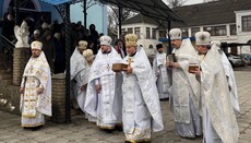 В Каменском проходит Рождественский крестный ход храмами УПЦ