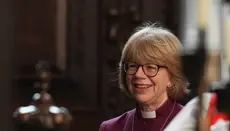 Η πρώτη γυναίκα αρχιεπίσκοπος ανέλαβε επίσημα την ηγεσία της Εκκλησίας της Αγγλίας