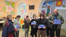 Социальный отдел УПЦ передал подарки воспитанницам детдома в Киеве