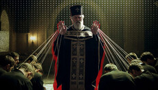 Стеклянная стена: как манипуляция в храме крадет свободу и подменяет Бога