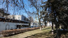 На «службу» Думенко в Лавру «прихожан» свозили с других областей