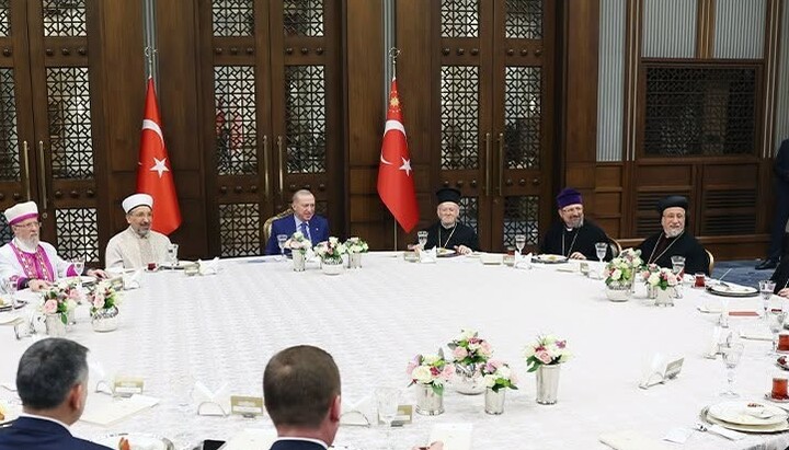 Patriarch Bartholomew dines with Erdogan at Muslim iftar